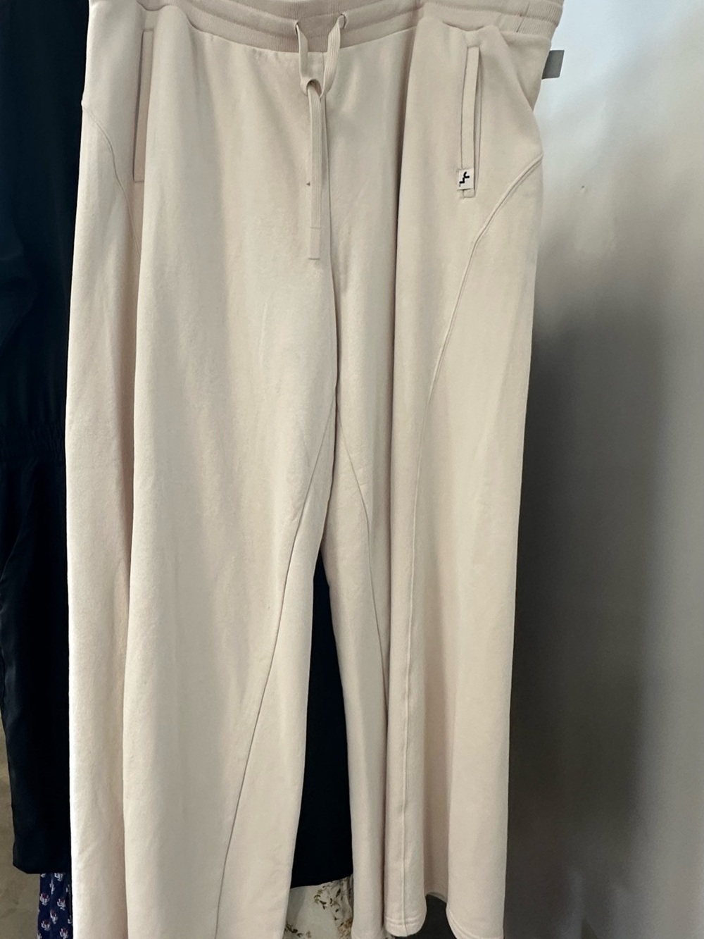 Joylab cream Drawstring Sweatpants